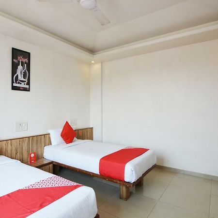 Oyo 24197 Saptaruchi Hotel Pimpri-Chinchwad Kültér fotó