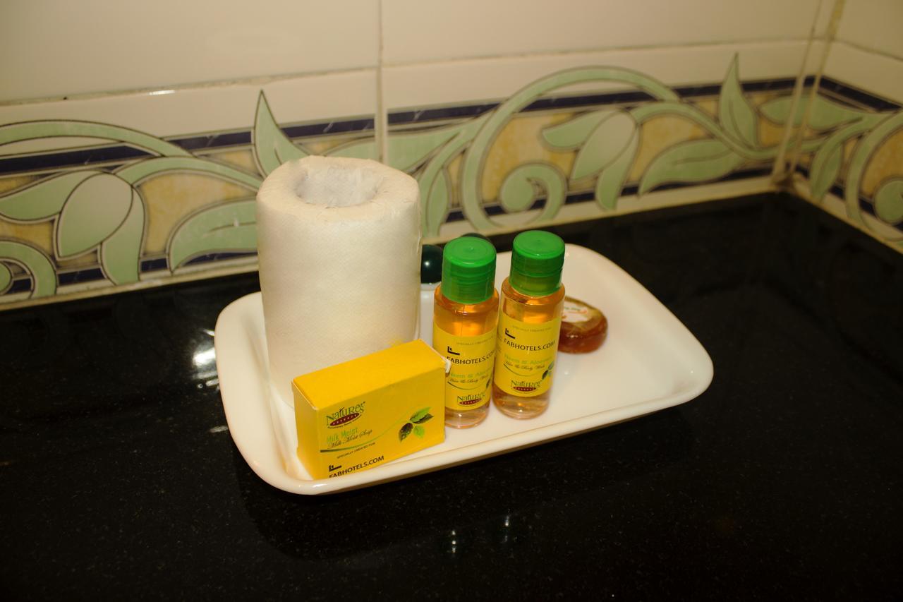 Oyo 24197 Saptaruchi Hotel Pimpri-Chinchwad Kültér fotó