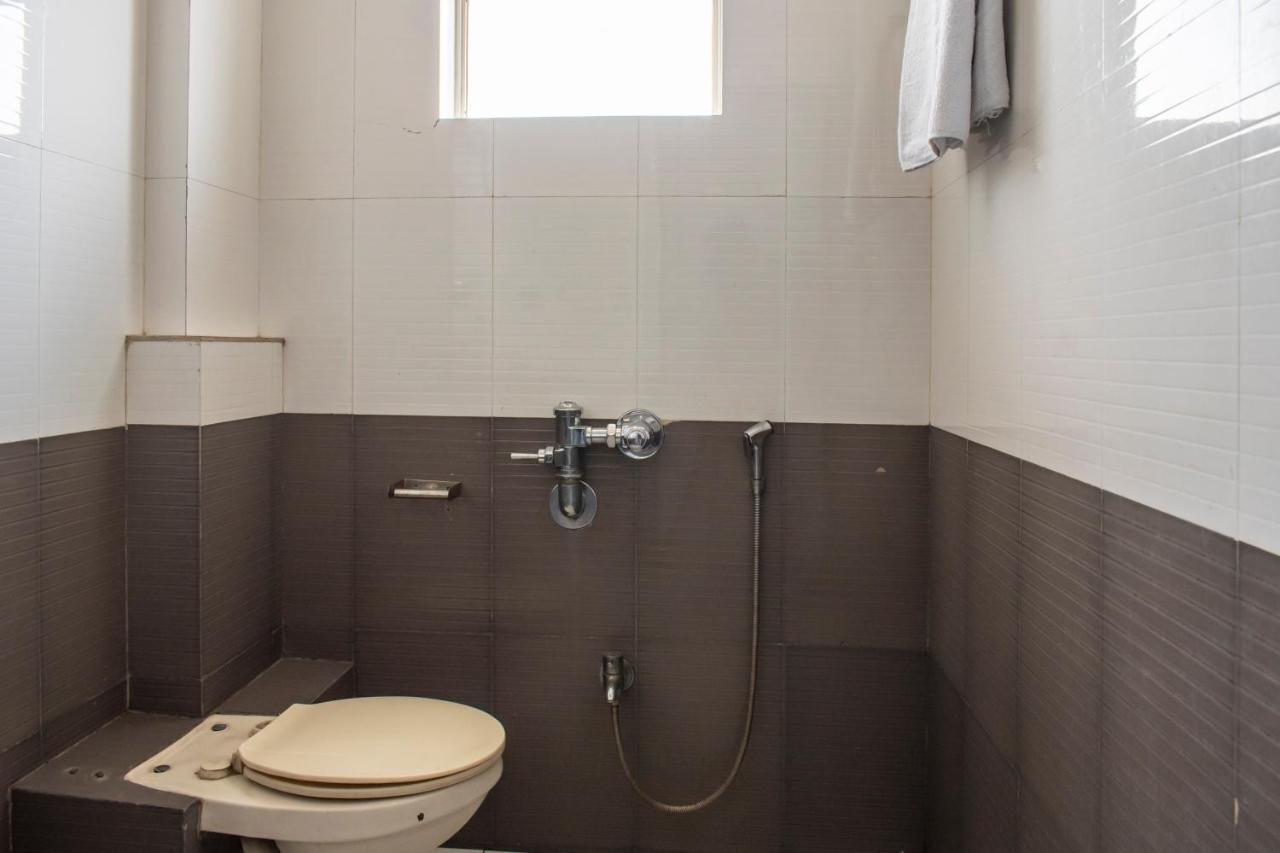 Oyo 24197 Saptaruchi Hotel Pimpri-Chinchwad Kültér fotó