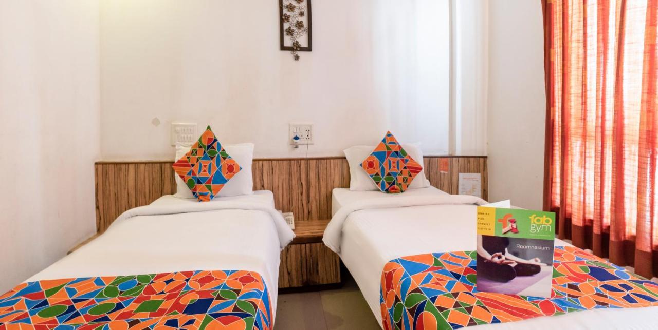 Oyo 24197 Saptaruchi Hotel Pimpri-Chinchwad Kültér fotó