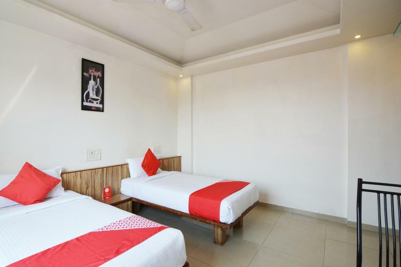 Oyo 24197 Saptaruchi Hotel Pimpri-Chinchwad Kültér fotó