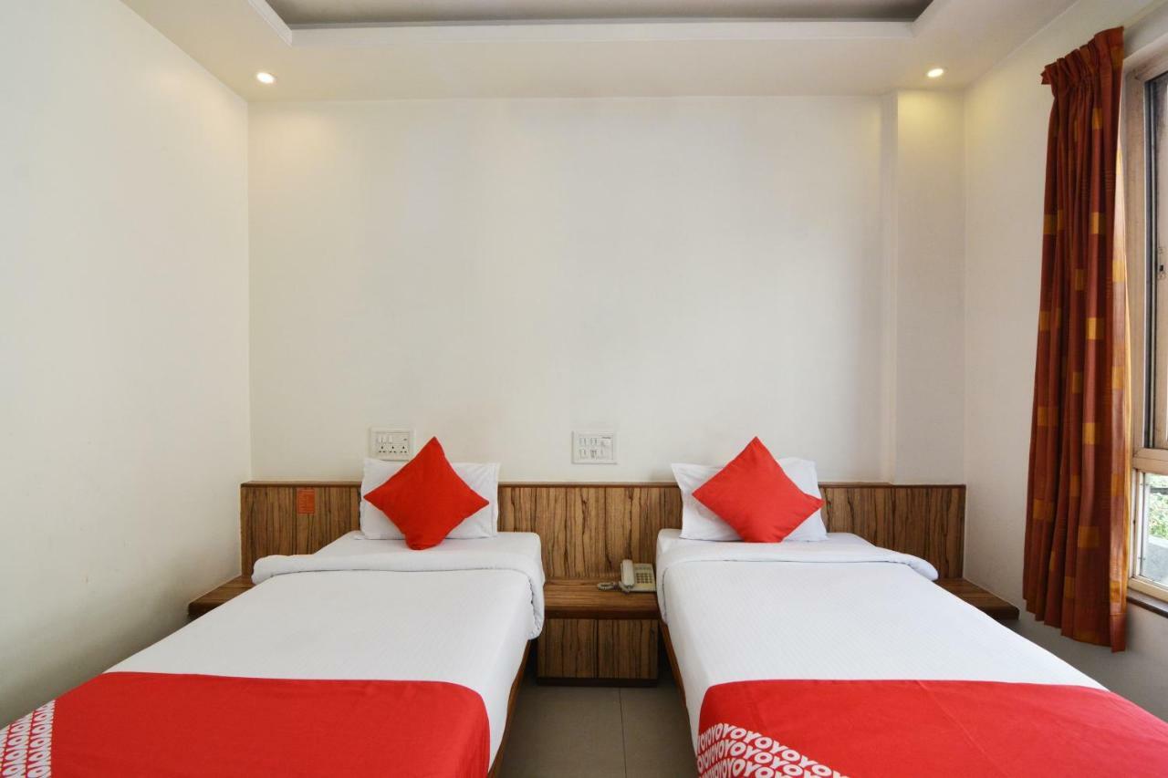 Oyo 24197 Saptaruchi Hotel Pimpri-Chinchwad Kültér fotó