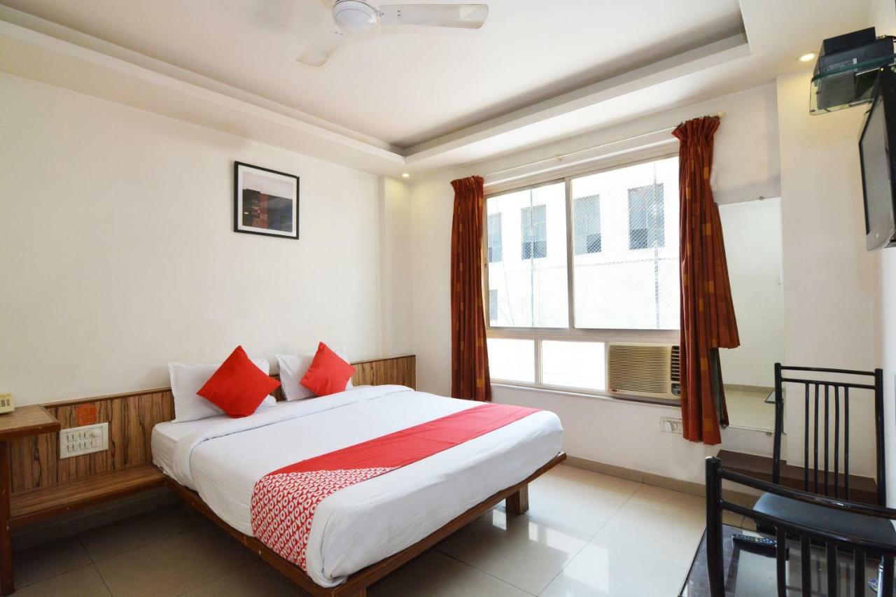 Oyo 24197 Saptaruchi Hotel Pimpri-Chinchwad Kültér fotó
