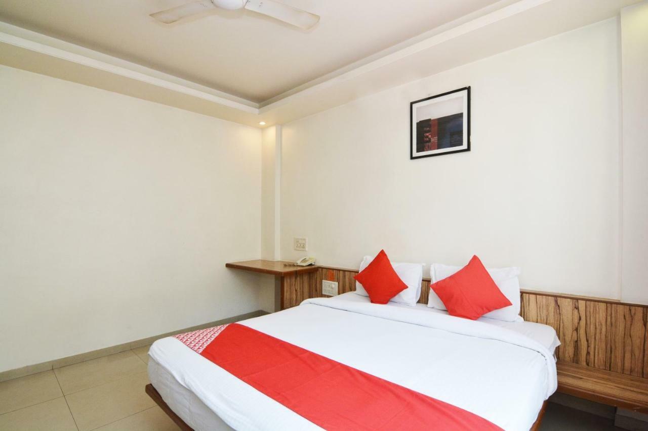 Oyo 24197 Saptaruchi Hotel Pimpri-Chinchwad Kültér fotó