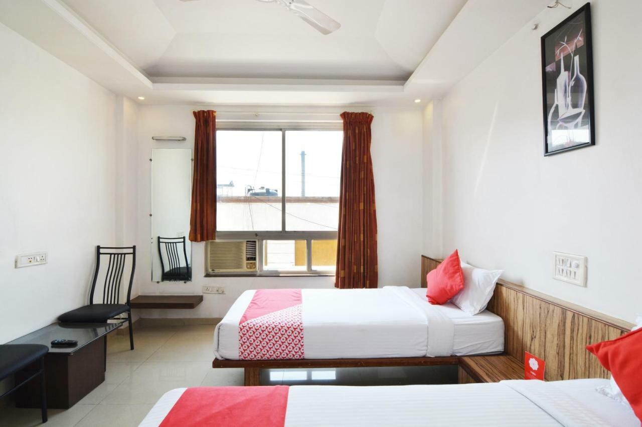 Oyo 24197 Saptaruchi Hotel Pimpri-Chinchwad Kültér fotó
