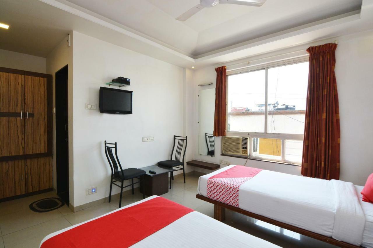 Oyo 24197 Saptaruchi Hotel Pimpri-Chinchwad Kültér fotó