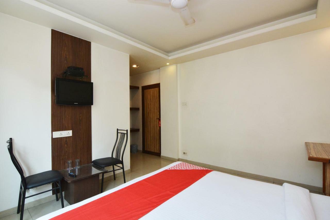 Oyo 24197 Saptaruchi Hotel Pimpri-Chinchwad Kültér fotó