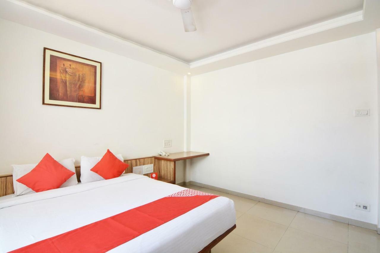 Oyo 24197 Saptaruchi Hotel Pimpri-Chinchwad Kültér fotó
